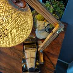 Klasik Araba Motifli Ahşap Abajur