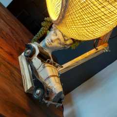 Klasik Araba Motifli Ahşap Abajur