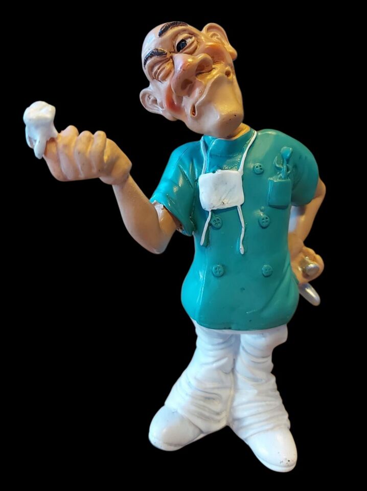 15 cm. Karikatürize Diş Hekimi Biblo (Polyester Malzeme)