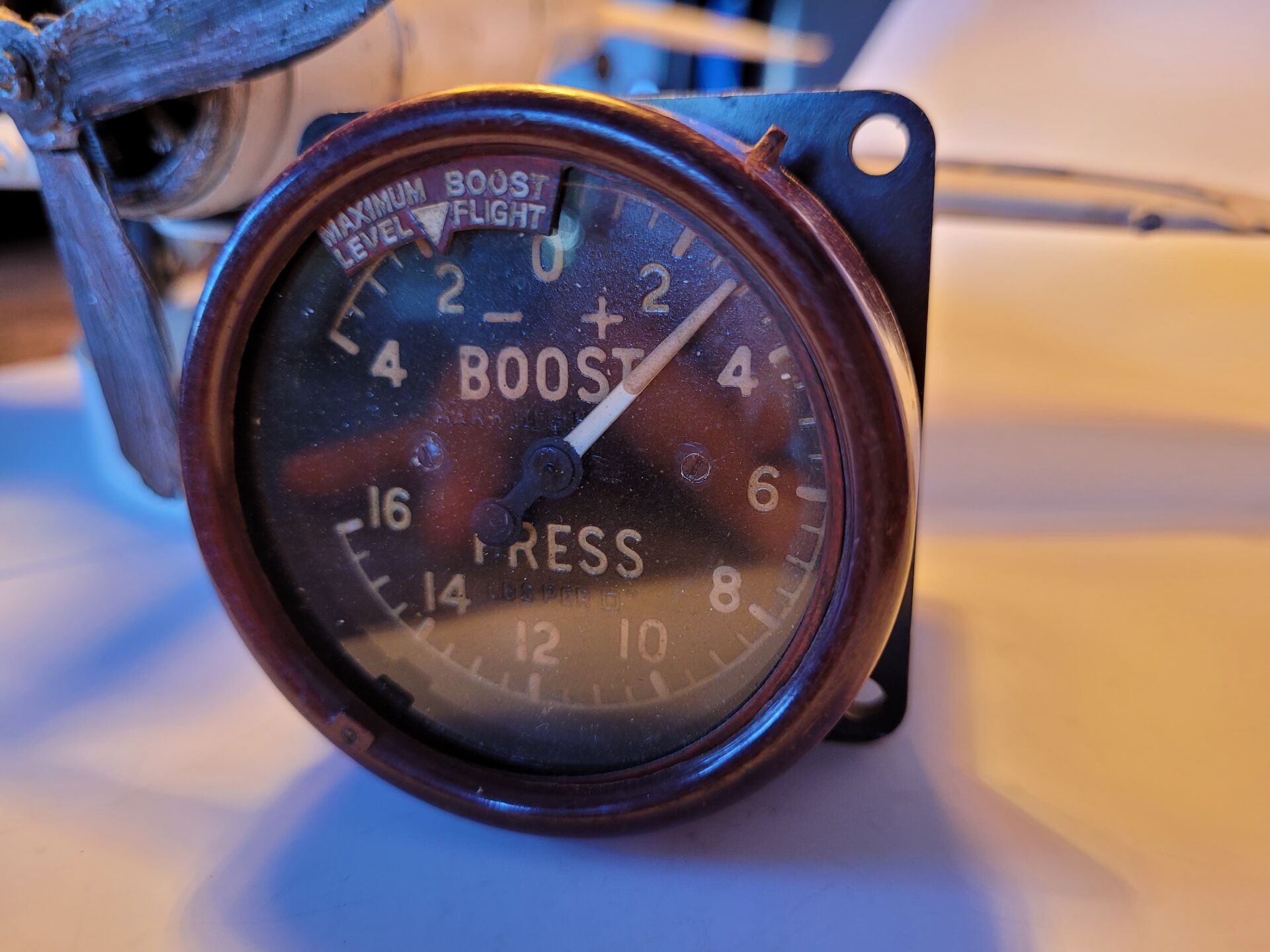 Kraliyet Uçağı Basınç Göstergesi