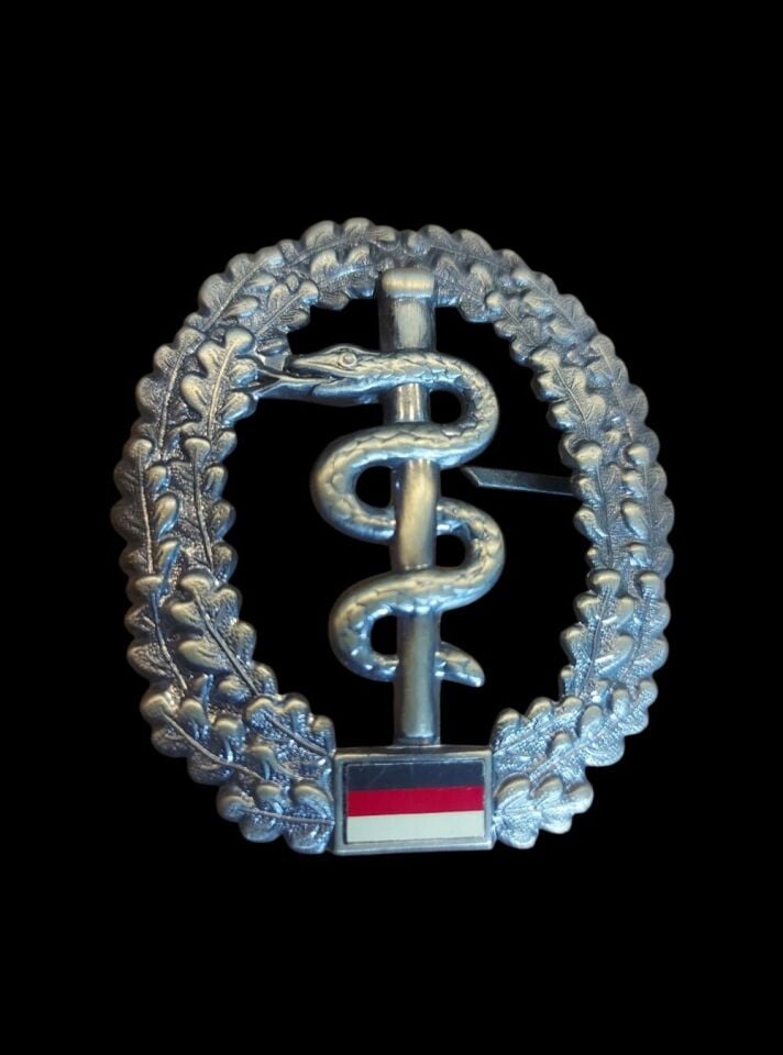 4.5x5.5 cm. Alman Silahlı Kuvvetleri Askeri Tıp İhtisas/Görev Brovesi Metal