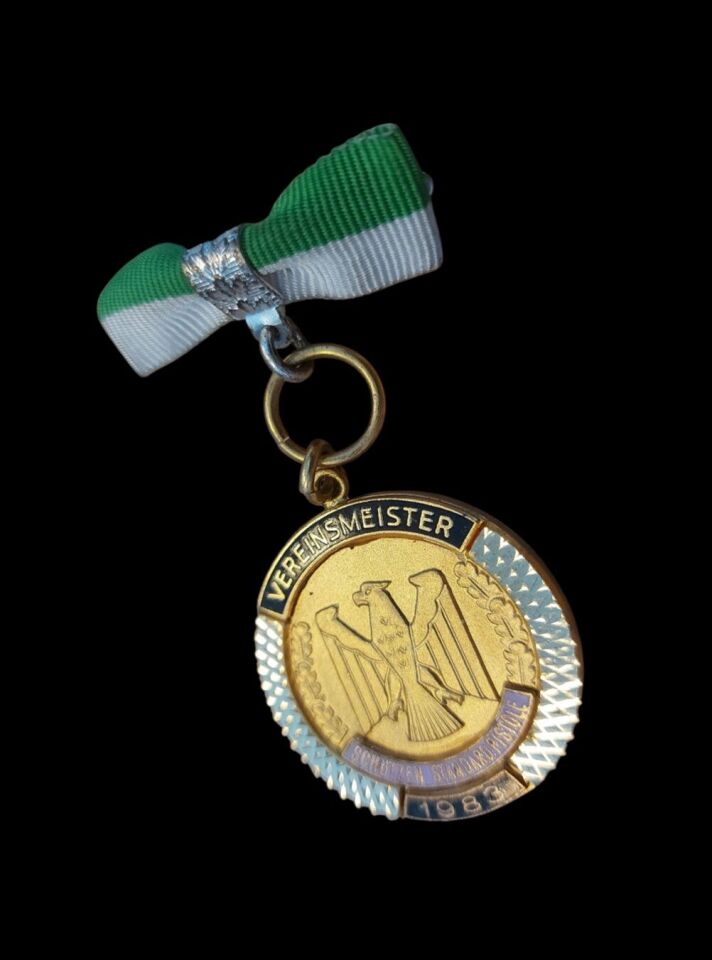 3.5 cm. Çap 1983 Alman Atıcılık Madalyası (Şerit Kurdele Askı Aparatlı)