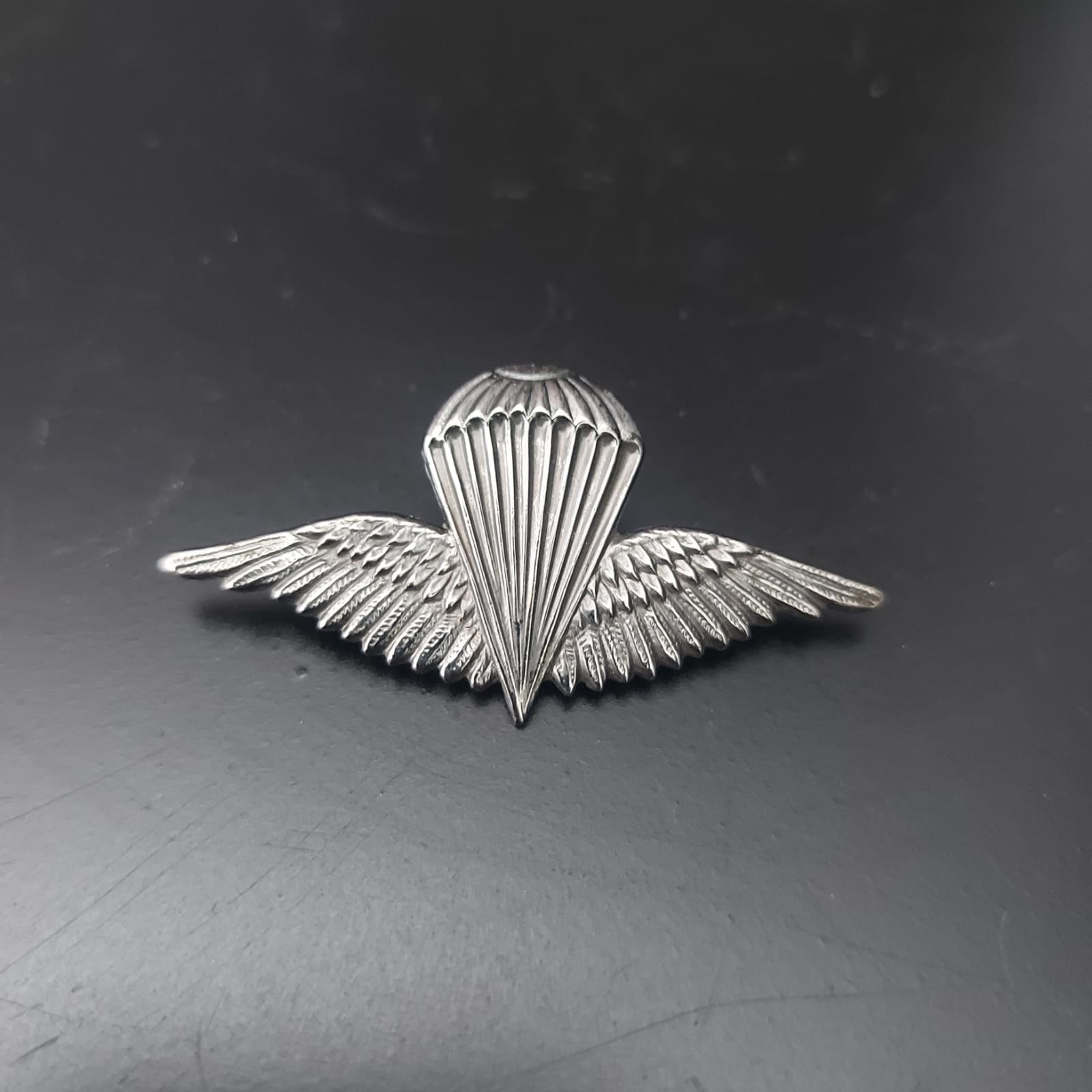 5x2,5 cm.  Vintage Metal Brove Model-1