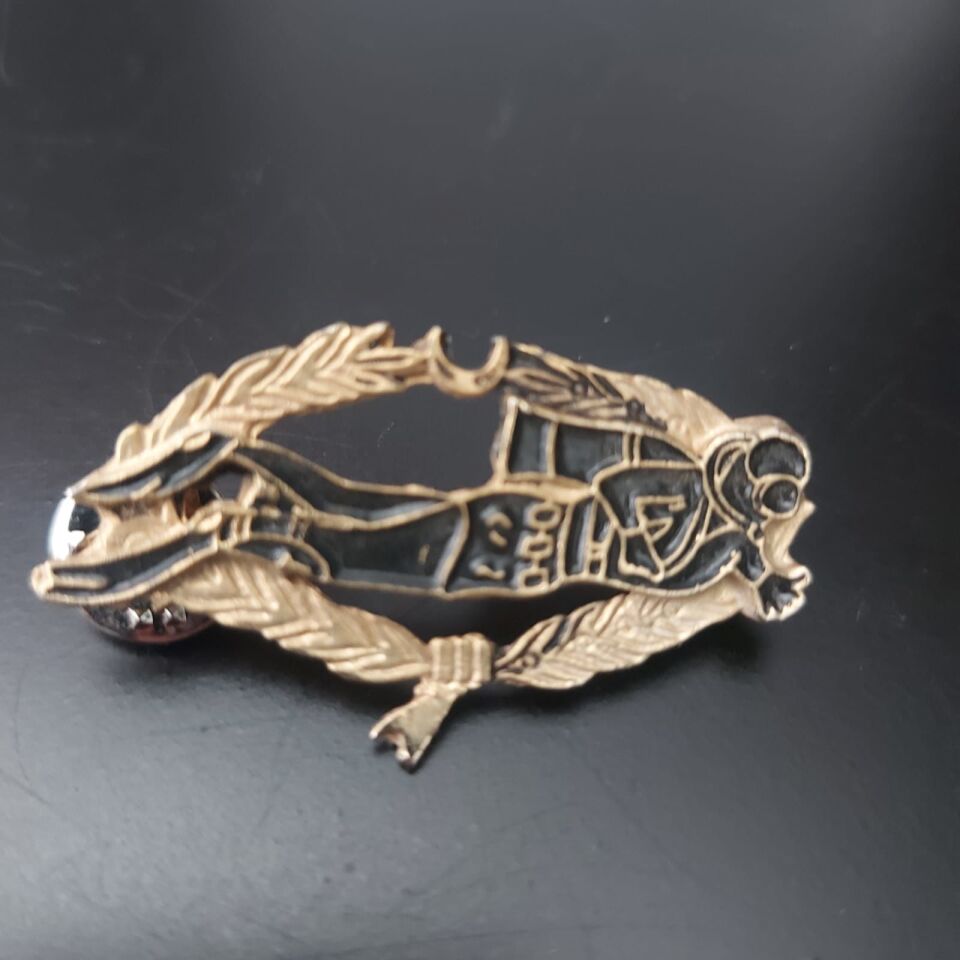 4,5x2,5 cm. Balık Adam Metal Brove