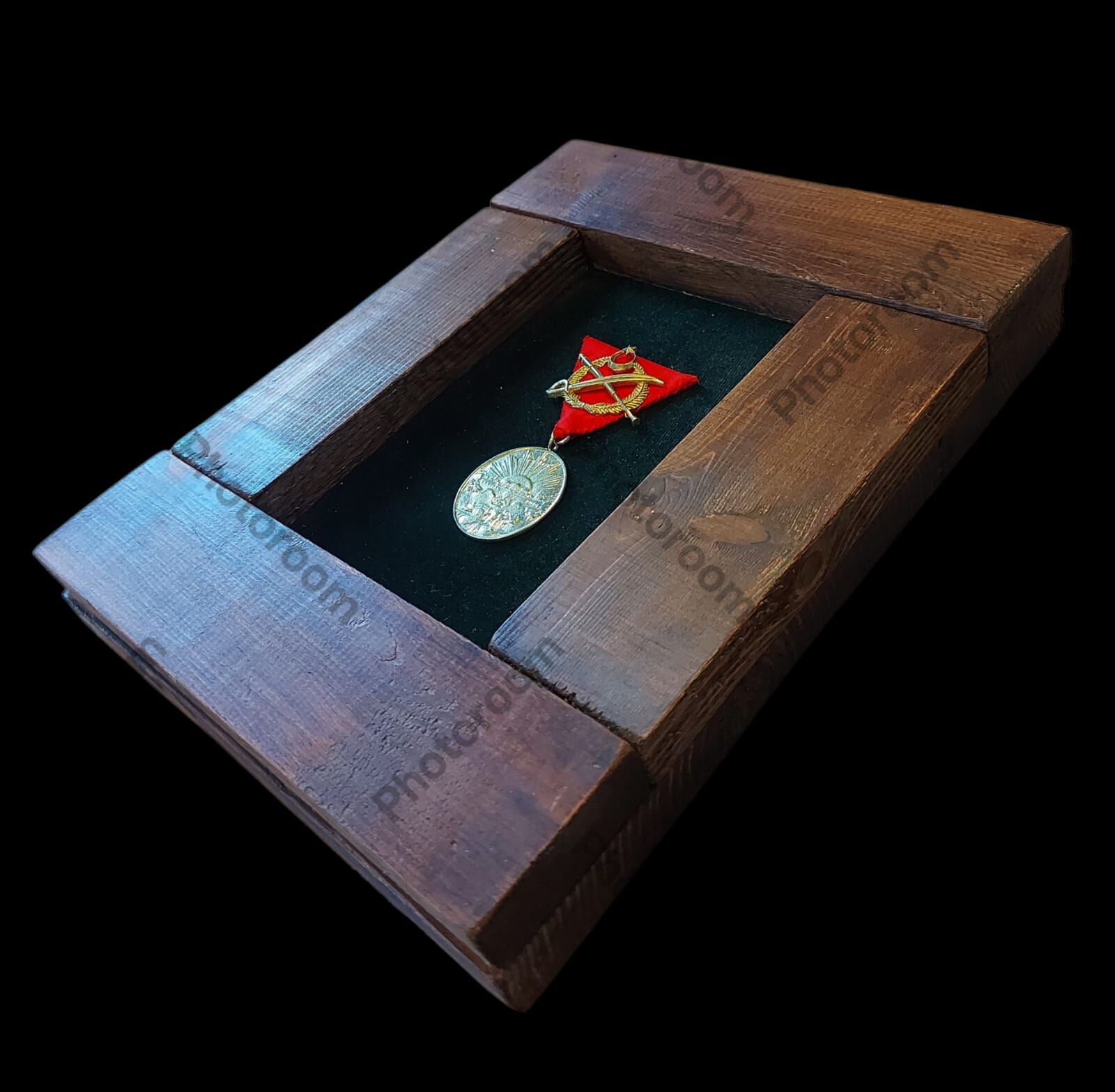20x25x4 cm. Vintage Ahşap Duvar Çerçevesi Model-3 (İstiklal Madalyası İle Birlikte)