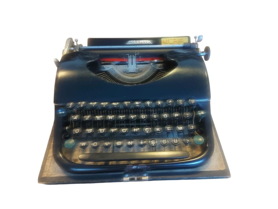 1936-1950 Patria-Otto Heas Patentli İsviçre Tasarımı Türkçe Azerty Klavyeli Ahşap Çantasında  Portatif Daktilo