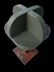 13x13x31.5 cm. Alman Motifli Ahşap Şapka Standı