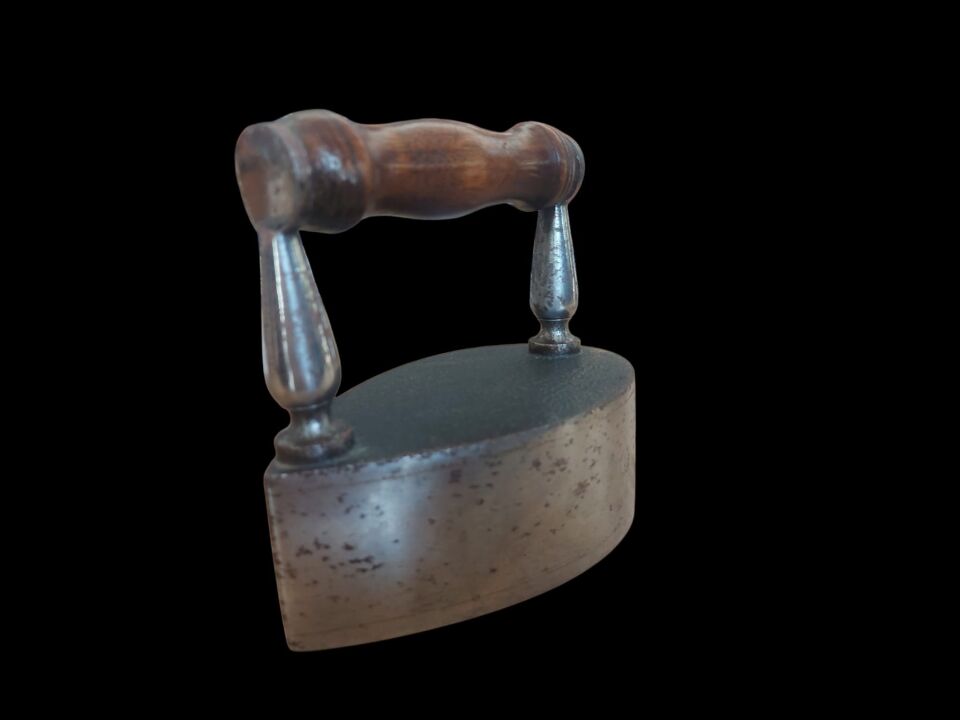 16x9x15 cm. 1880-1950 Dönemleri Kömürlü Döküm Ütü