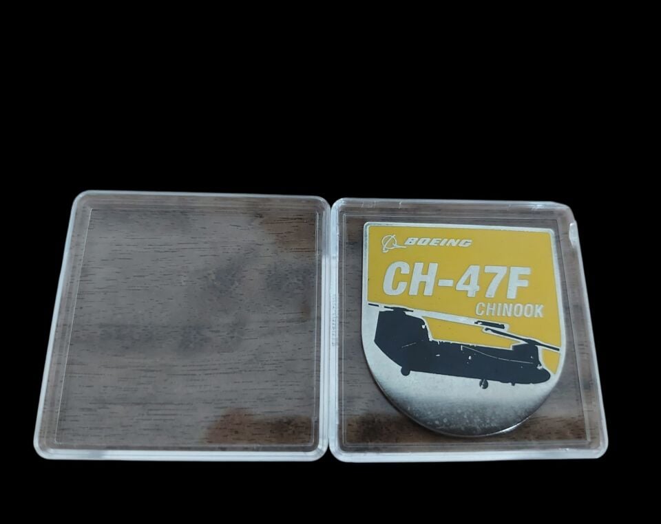 4x3.8 cm. Boeing CH-47F Chinook Metal Madalyon (Kutusunda)