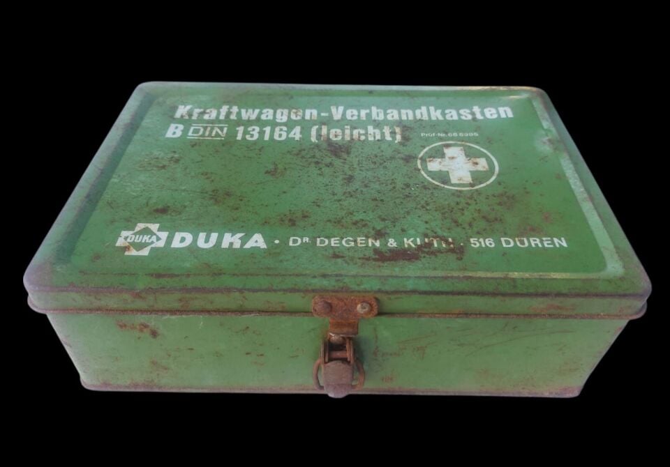 1950 Batı Almanya (Batı Berlin) Metal İlk Yardım Çantası (Kullanılmamış-Dolu Vaziyette)