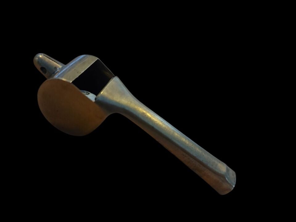 9 cm. Uzun Ağızlı Pirinç Düdük (1930-1960 Dönemi)
