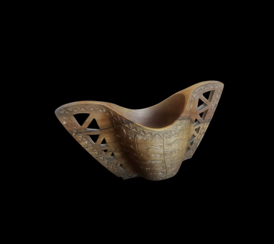 17.5x6.5x10 cm. Osmanlı Dönemi Yekpare Ahşaptan El Oyma İşçilik Kaşıklık Modeli