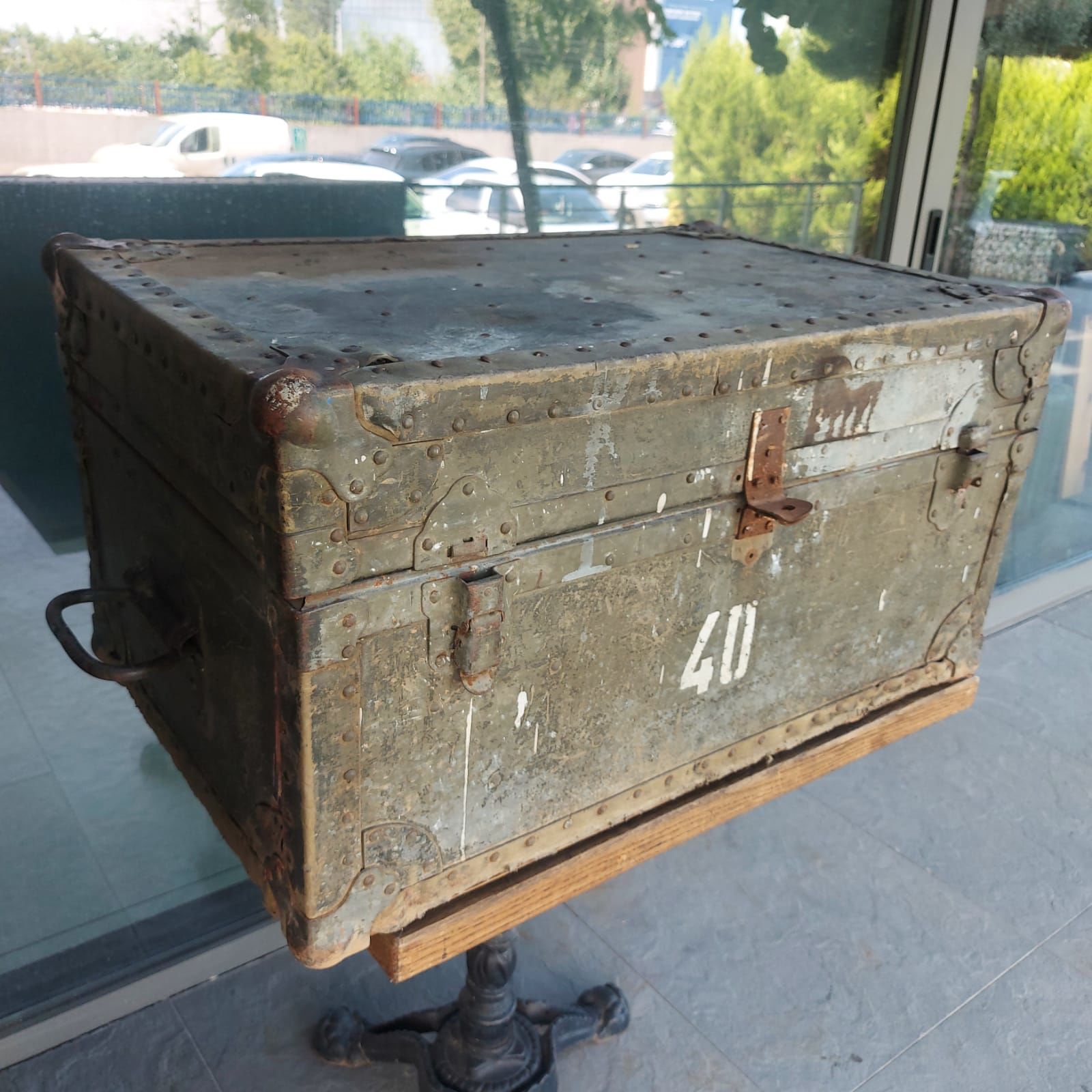 75x47x40 cm. Vintage Metal Mühimmat Sandığı