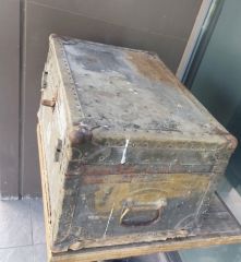 75x47x40 cm. Vintage Metal Mühimmat Sandığı
