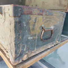 75x47x40 cm. Vintage Metal Mühimmat Sandığı