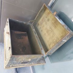 75x47x40 cm. Vintage Metal Mühimmat Sandığı