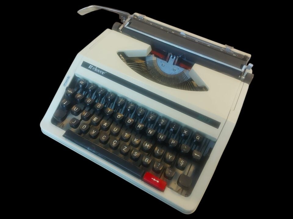 1970-1980'lerJapon Silver Seiko (Silver Reed) Marka Silverette II Modeli (Türkçe F Klaye) Çantası İle