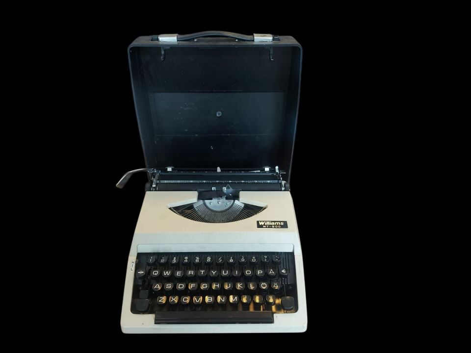 1970'ler Japon Williams MT-900 Qwerty +Nordik Klavye Daktilo (Çantasında)
