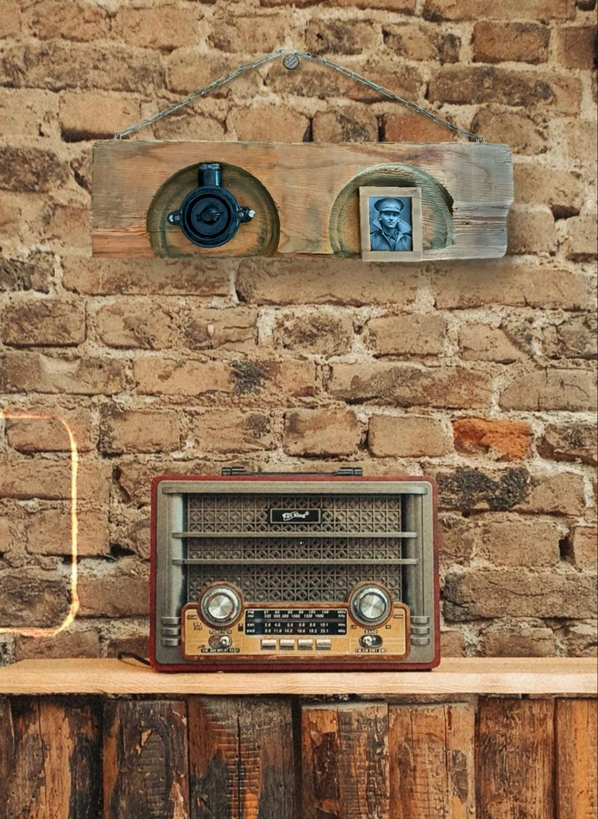 45x13x9 cm. Doğal Ahşap Üzerinde Vintage Elektrik Düğmesi ve Fotoğraflık