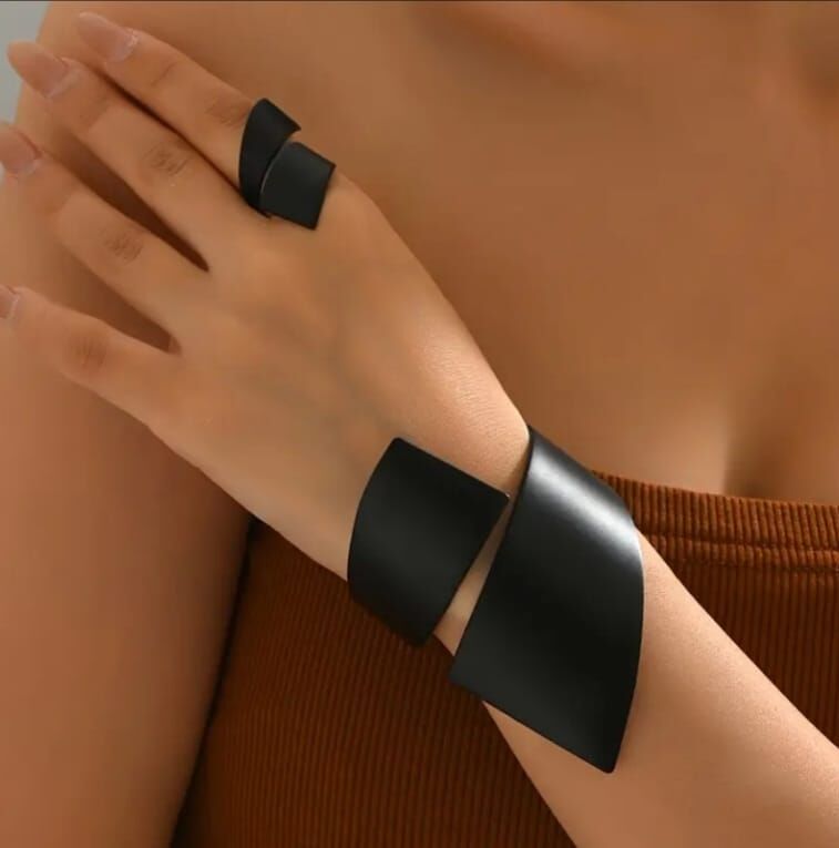 Donna Siyah Renk Çapraz Sınırlı Bileklik ve Yüzük Seti