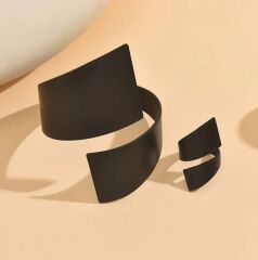 Donna Siyah Renk Çapraz Sınırlı Bileklik ve Yüzük Seti