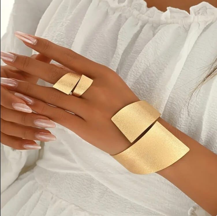 Donna Gold Renk Geometrik Mat Tasarım Bileklik Yüzük Seti