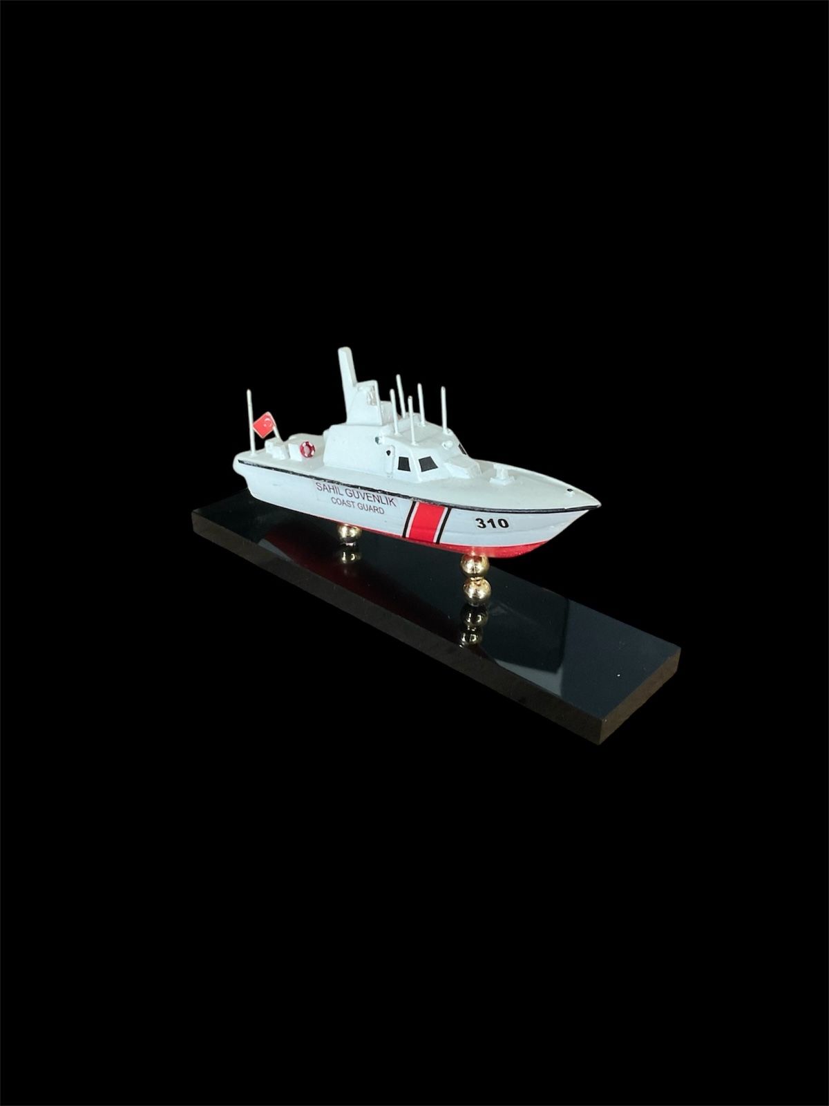 15 cm. Sahil Güvenlik SG-310 Gemisi Modeli (Kaidesi İle Birlikte)