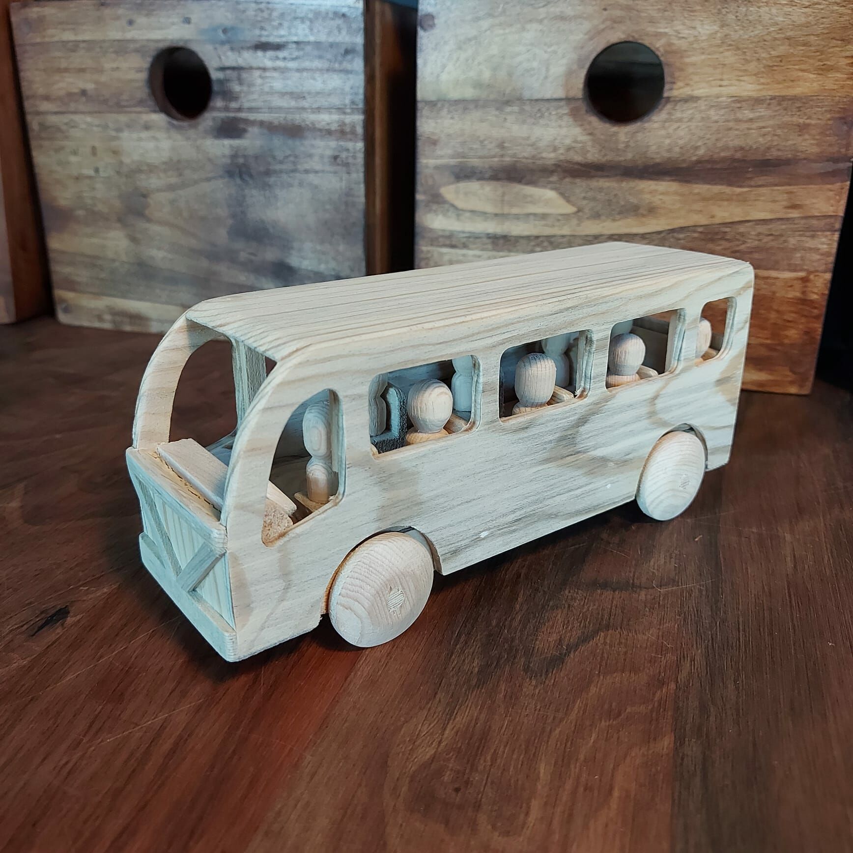 El Yapımı Mekanik Hareketli Ahşap Otobüs Oyuncak