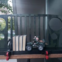 Ahşap Jeep Kitaplık Organizer Modeli
