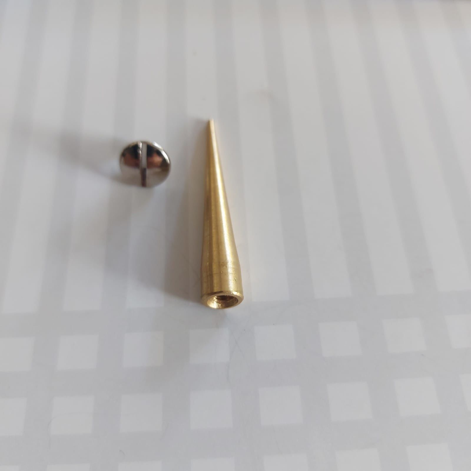 5 Adet 4 cm.Vidalı Ham Pirinç Düz Sivri Spike