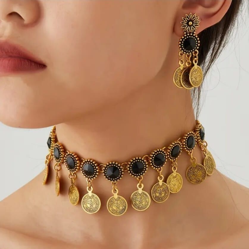 Donnya Siyah-Gold Renk Retro Tarz Kolye Küpe Seti