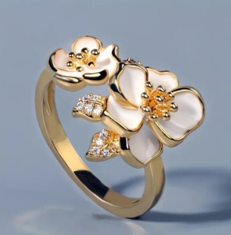 Donna Çiçek Desenli Yüzük Modeli (8 Numara)