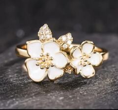 Donna Çiçek Desenli Yüzük Modeli (8 Numara)