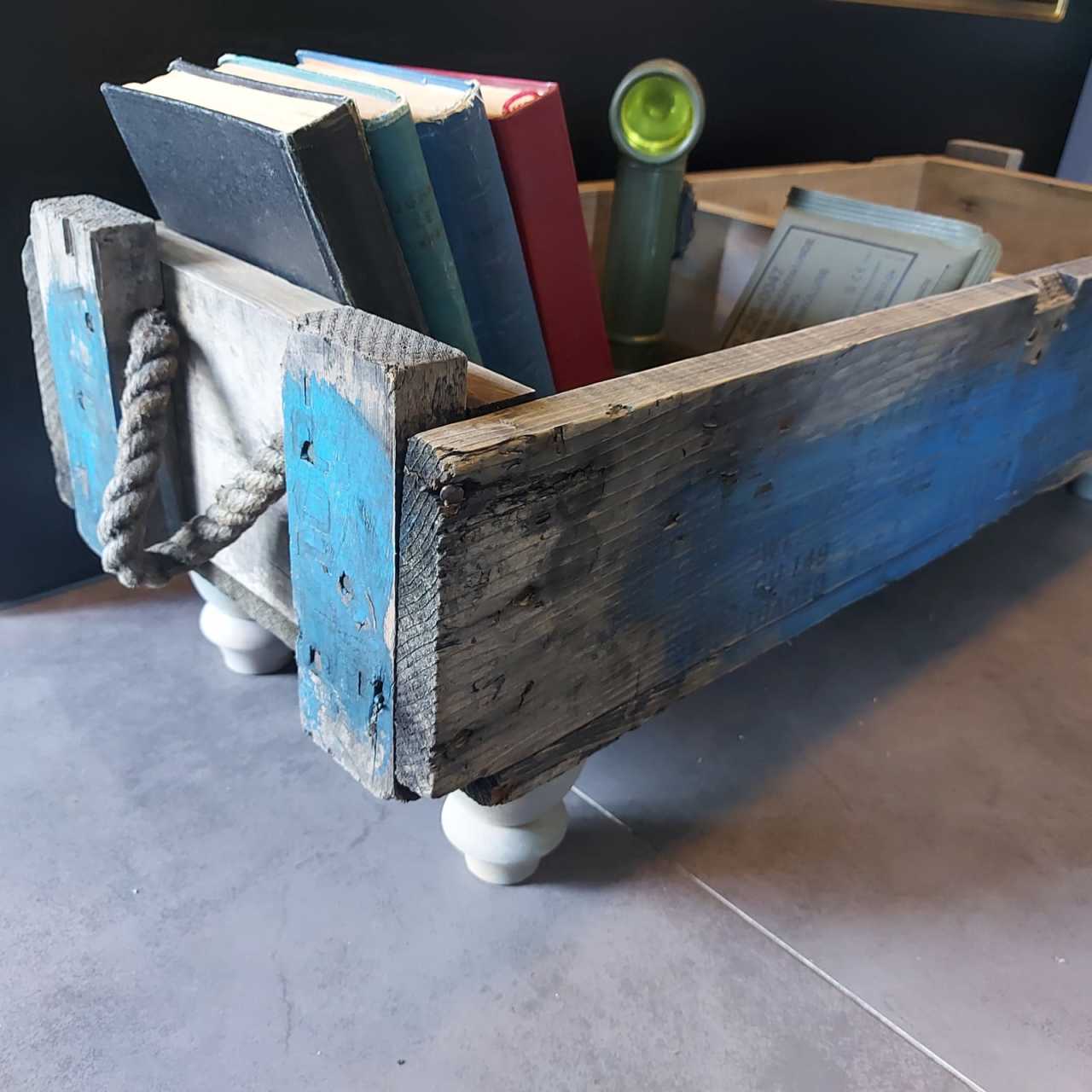 Ahşap Ayak Mavi Sandık Organizer Modeli