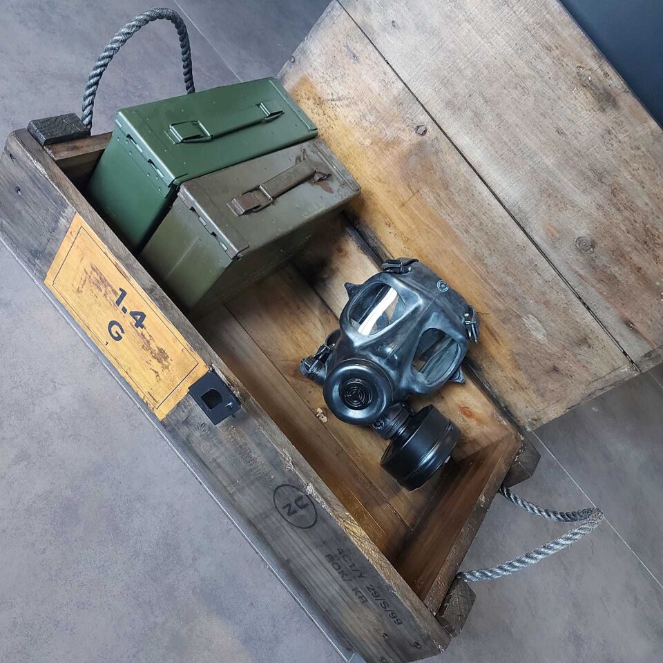 67x37x17 cm Siyah Dekoratif Sandık