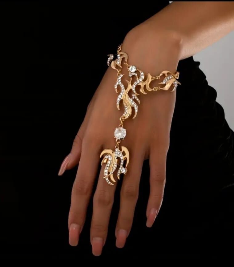 Donna Bohem Tarzı Altın Kaplama Parlak Kübik Zirkonya Detaylı El Zinciri