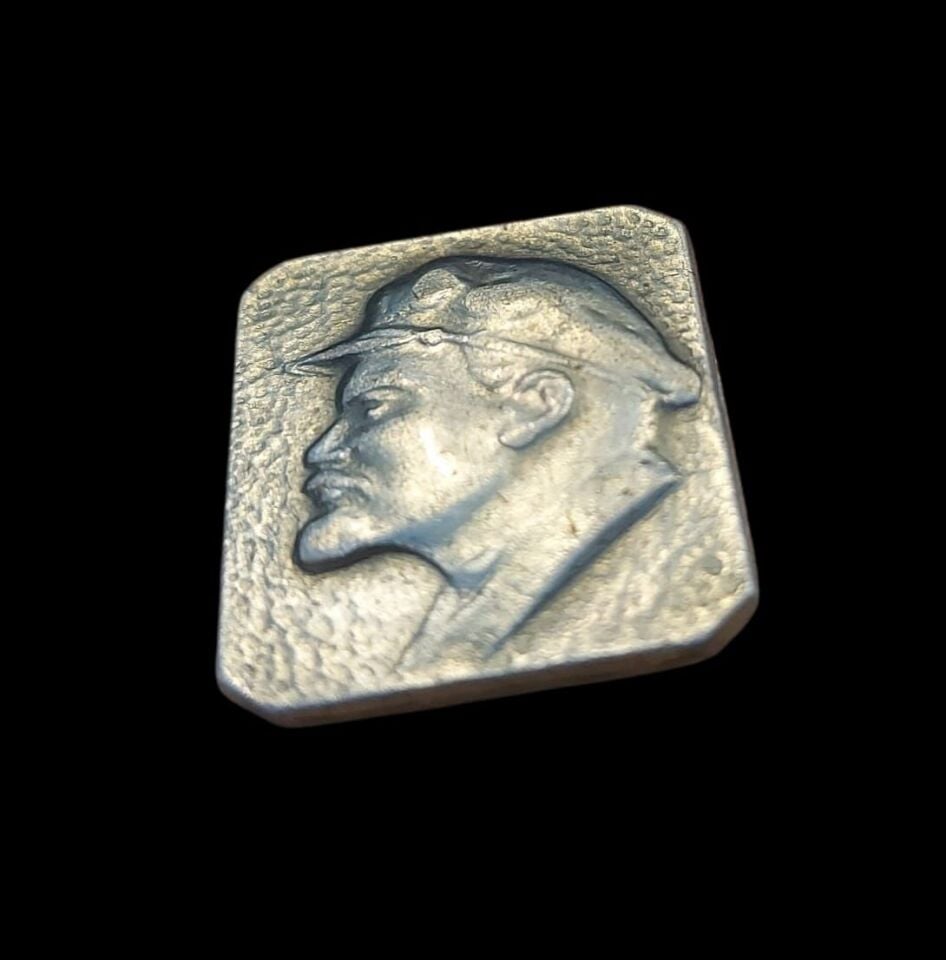 1.6x2 cm.Lenin Mineli Rozet